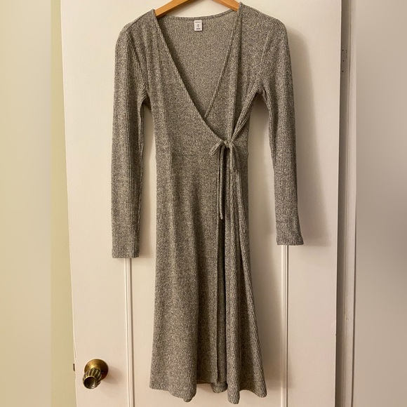 Old Navy wrap dress - Picture 2 of 6